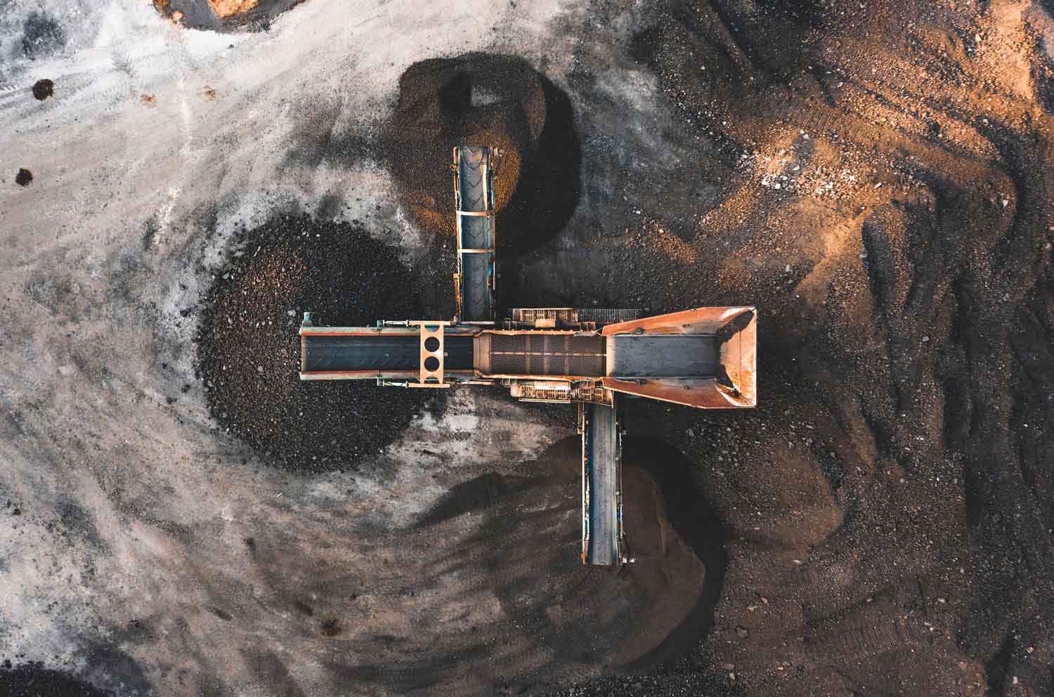 Aerial,Photo,Of,A,Vibrating,Aggregate,Screen,Machine,With,3